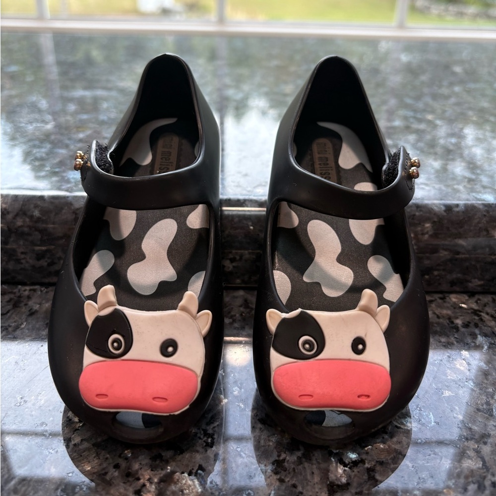 HTF black mini Melissa’s cow Size 7